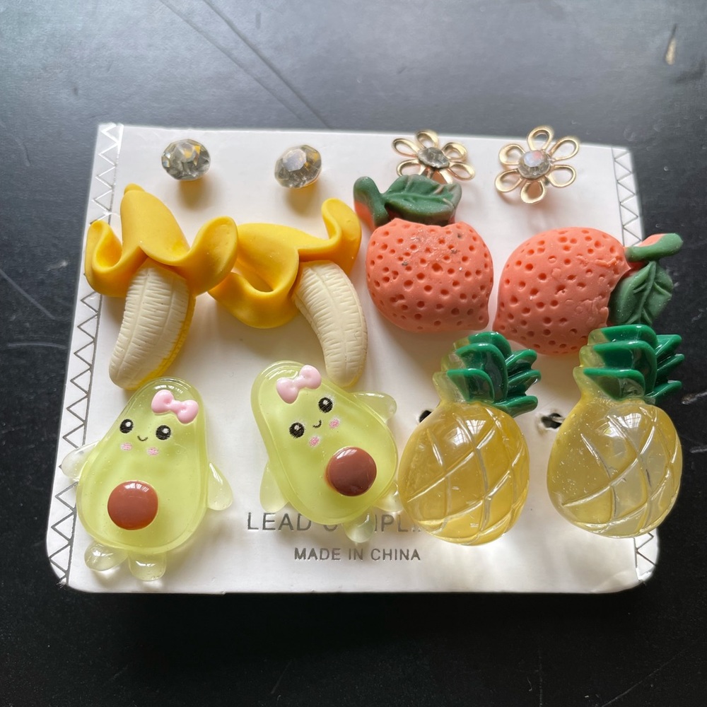 Brand new 6 pairs of small earrings